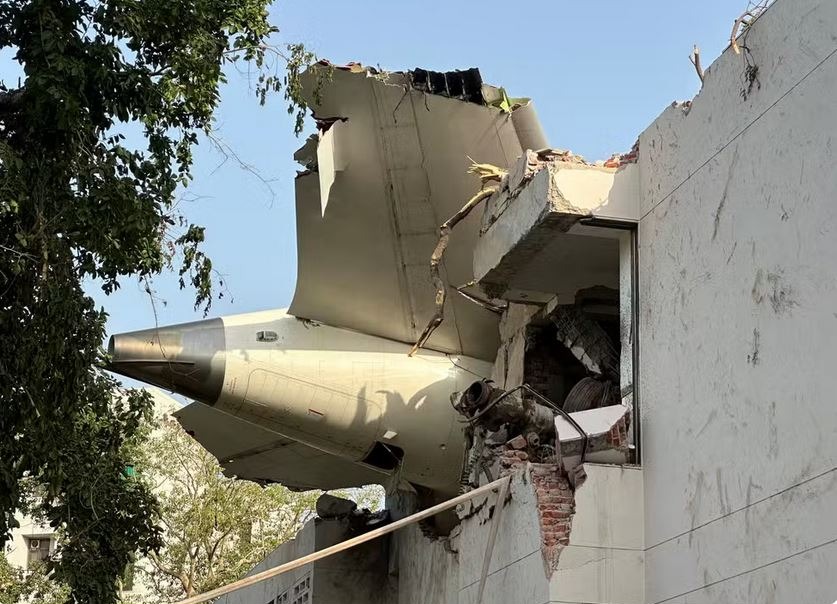 Leia mais sobre o artigo Acidente Aéreo na Índia deixa mais de 290 mortos